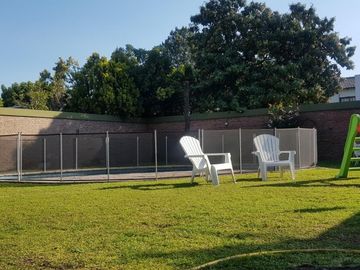 OPORTUNIDAD! ESPECTACULAR CASA 7 AMB, 270 M2 CON PISCINA, POOL HOUSE, JARDIN, QUINCHO ITUZANGO/CASTELAR
