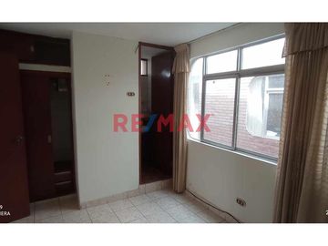 Vendo Casa en San Juan de Miraflores
En Zona 