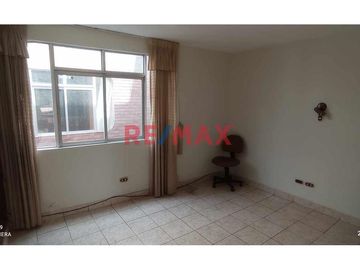 Vendo Casa en San Juan de Miraflores
En Zona 
