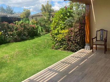 Venta Pakakuna Gardens en Checa villa amplia