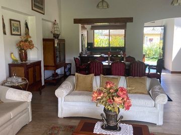 Venta Pakakuna Gardens en Checa villa amplia