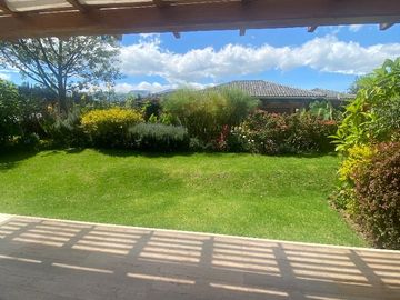 Venta Pakakuna Gardens en Checa villa amplia