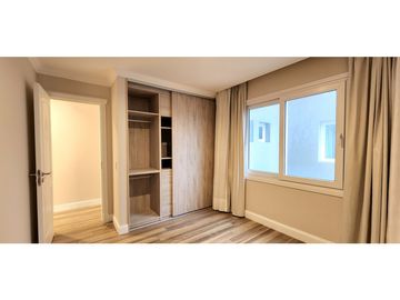 Departamento dos ambientes. A contra frente.. Matheu 3100. Venta.