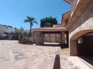 Casa para remodelar en Puerta de Hierro