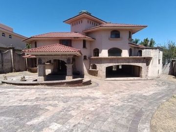 Casa para remodelar en Puerta de Hierro