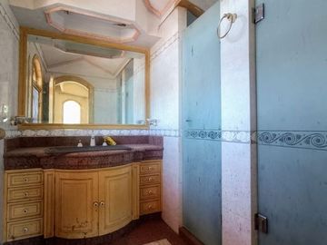 Casa para remodelar en Puerta de Hierro