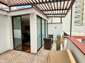 Se vende Impecable chalet de 3 pisos en Urbanización Aurora Miraflores
Completamente renovado el sistema eléctrico, saneamiento, accesorios, luminari