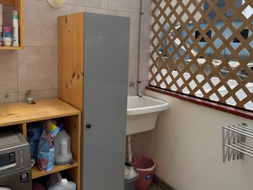 Se vende Impecable chalet de 3 pisos en Urbanización Aurora Miraflores
Completamente renovado el sistema eléctrico, saneamiento, accesorios, luminari