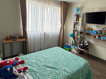 Se vende Impecable chalet de 3 pisos en Urbanización Aurora Miraflores
Completamente renovado el sistema eléctrico, saneamiento, accesorios, luminari