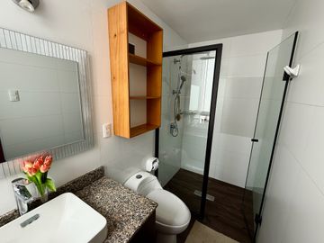Se vende Impecable chalet de 3 pisos en Urbanización Aurora Miraflores
Completamente renovado el sistema eléctrico, saneamiento, accesorios, luminari
