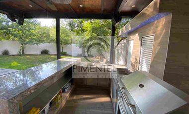 Casa en venta en Sierra Alta, Carretera Nacional, 4 recamaras