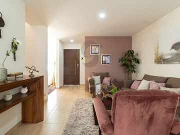 Casa en esquina en San isidro Juriquilla  con terreno excedente