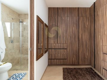 Casa en esquina en San isidro Juriquilla  con terreno excedente