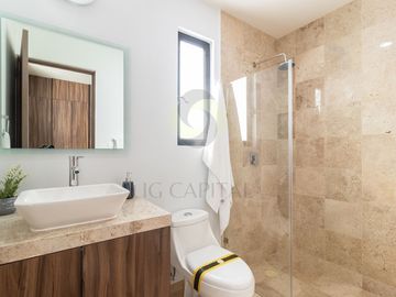 Casa en esquina en San isidro Juriquilla  con terreno excedente