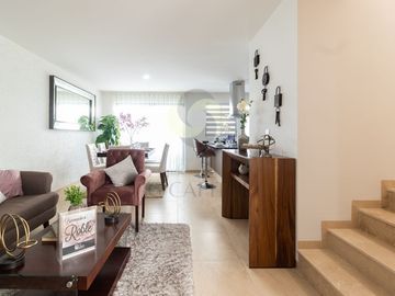 Casa en esquina en San isidro Juriquilla  con terreno excedente