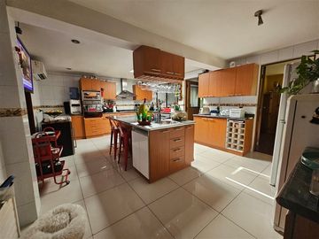 Casa en venta de 5 dorm. en Huechuraba