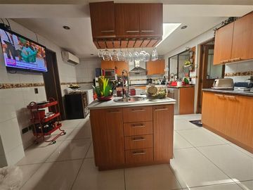 Casa en venta de 5 dorm. en Huechuraba