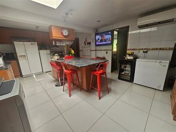 Casa en venta de 5 dorm. en Huechuraba