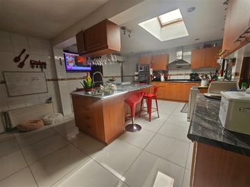 Casa en venta de 5 dorm. en Huechuraba