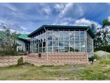 EXTRAORDINARIA CASA DE CAMPO. 12.800 M2 , 700 M2 CONSTRUIDOS. CIRCASIA