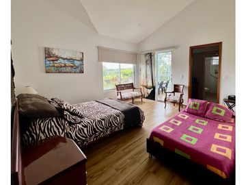 EXTRAORDINARIA CASA DE CAMPO. 12.800 M2 , 700 M2 CONSTRUIDOS. CIRCASIA