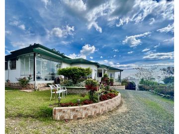 EXTRAORDINARIA CASA DE CAMPO. 12.800 M2 , 700 M2 CONSTRUIDOS. CIRCASIA