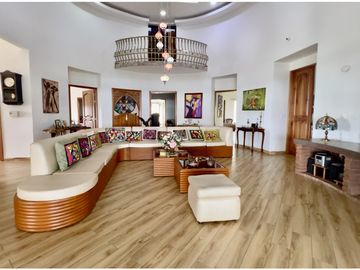 EXTRAORDINARIA CASA DE CAMPO. 12.800 M2 , 700 M2 CONSTRUIDOS. CIRCASIA