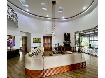 EXTRAORDINARIA CASA DE CAMPO. 12.800 M2 , 700 M2 CONSTRUIDOS. CIRCASIA