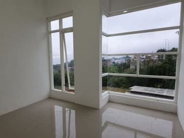 Dijual Rumah Villa Bangunan Baru di KotaWisata Batu Malang