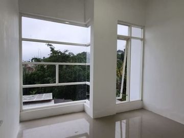 Dijual Rumah Villa Bangunan Baru di KotaWisata Batu Malang