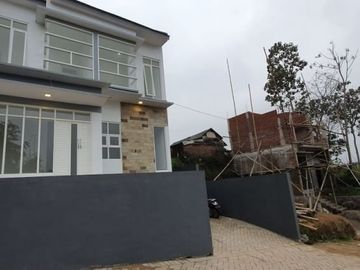 Dijual Rumah Villa Bangunan Baru di KotaWisata Batu Malang