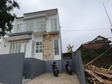 Dijual Rumah Villa Bangunan Baru di KotaWisata Batu Malang