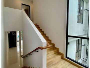 Rumah Mewah di Townhouse Pinang Residence Jakarta Selatan
