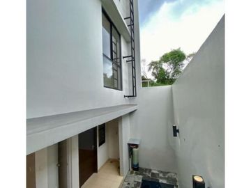 Rumah Mewah di Townhouse Pinang Residence Jakarta Selatan