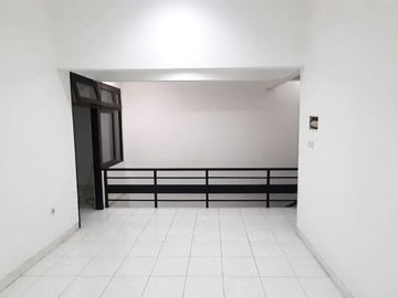 DIJUAL RUMAH (Siap Huni/Ada Kolam Renang) LOKASI SANGAT TENANG DI JL. MPR CILANDAK BARAT JAKARTA SELATAN