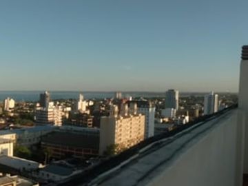 IMPONENTE PISO EN VENTA SOBRE CALLE CÓRDOBA. TRES DORMITORIOS MAS DEPENDENCIA DE SERVICIO. ÚNICO.-