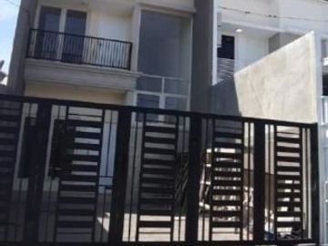 RUMAH GRESS Area Tenggilis Hadap selatan, Strategis