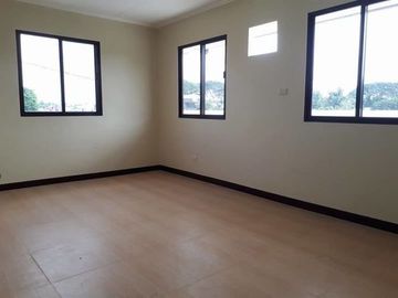 Duplex House and lot for sale with 6 bedrooms in Enclave subd.