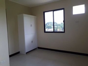 Duplex House and lot for sale with 6 bedrooms in Enclave subd.