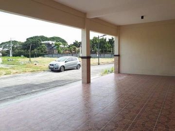 Duplex House and lot for sale with 6 bedrooms in Enclave subd.