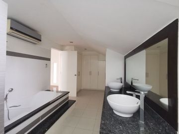 4 Bedroom House for Lease in Dasmarinas Village