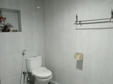 RUMAH fresh & siap huni di Sukomanunggal Jaya *TN