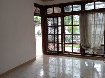 RUMAH fresh & siap huni di Sukomanunggal Jaya *TN