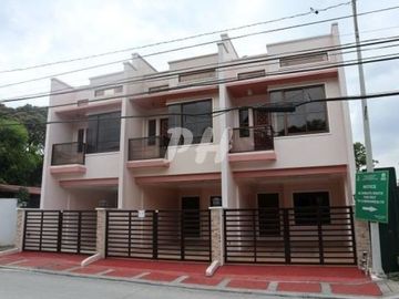 PH574 Elegant Townhouse for Sale in East Fairview QC Near