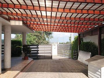 Venta espectacular casa 4 dormitorios, piscina, Urbanización Privada, Nayón