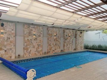 Venta espectacular casa 4 dormitorios, piscina, Urbanización Privada, Nayón