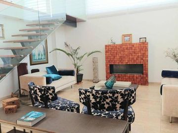 Venta espectacular casa 4 dormitorios, piscina, Urbanización Privada, Nayón