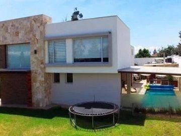 Venta espectacular casa 4 dormitorios, piscina, Urbanización Privada, Nayón