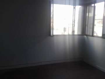 Casa de 3 ambientes en Quilmes Este.