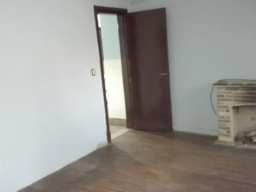 Casa de 3 ambientes en Quilmes Este.
